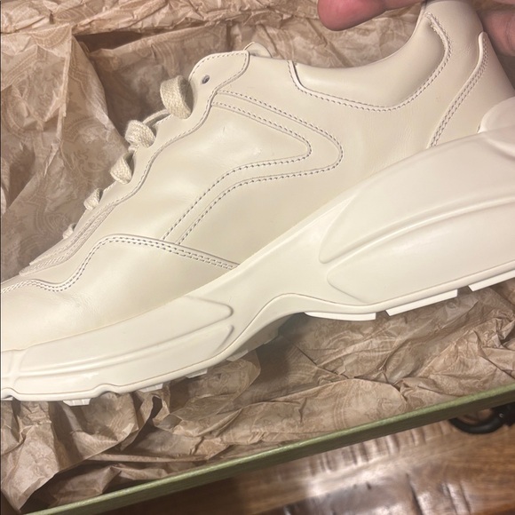 Gucci Men's Cream Sneakers with Red and Green Stripes - Picture 5 of 6